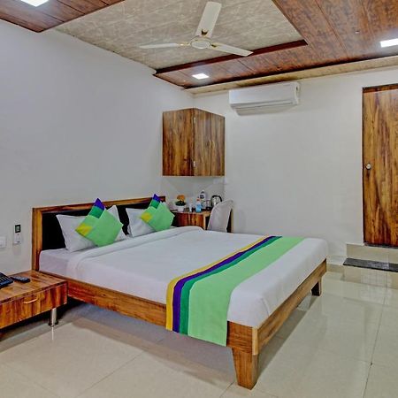 Sai Samrat Resort Satara Buitenkant foto