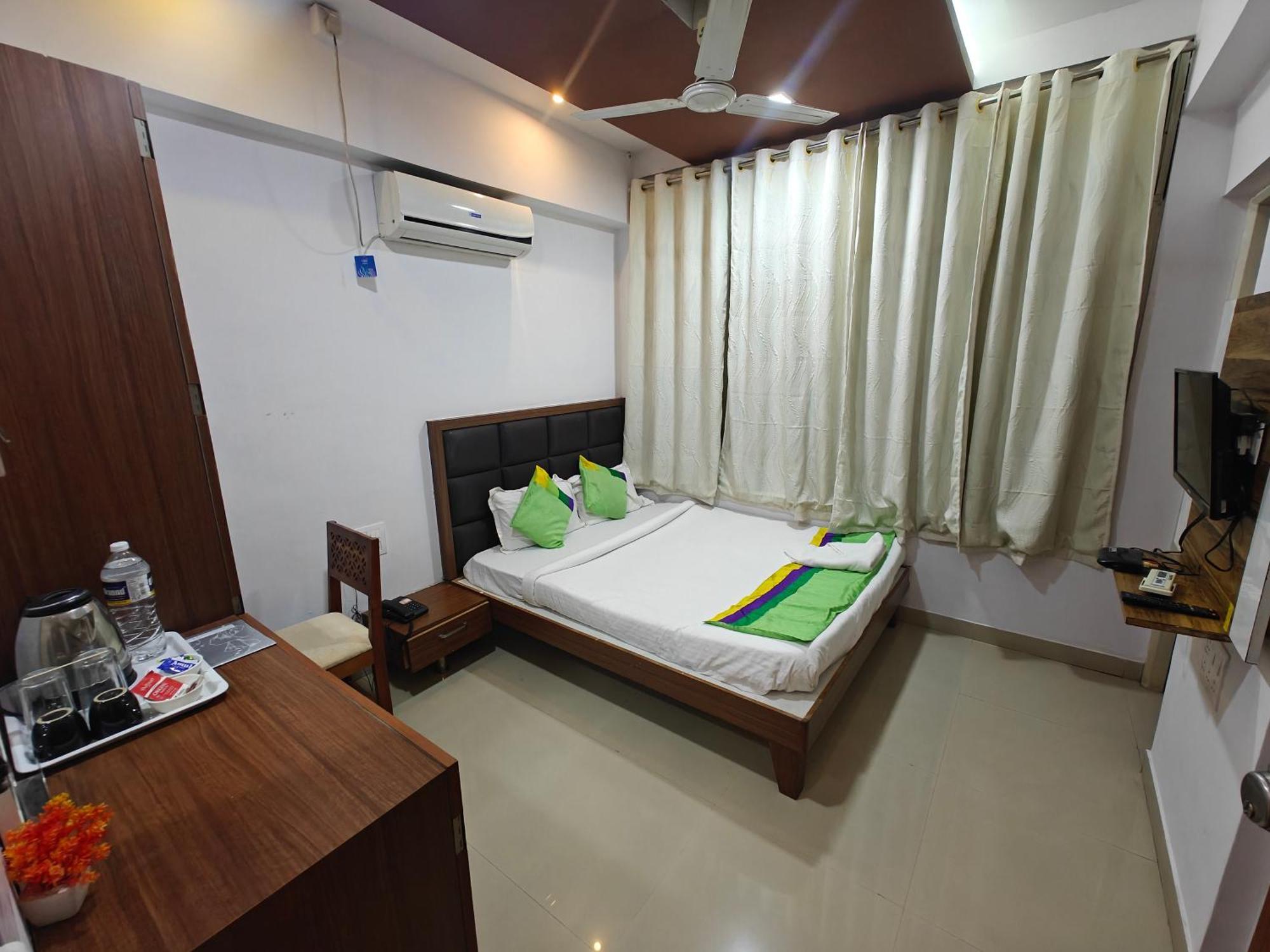 Sai Samrat Resort Satara Buitenkant foto